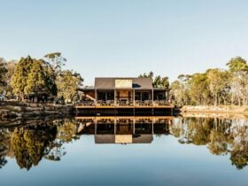 country restaurant dam deck terrace rustic bakehouse