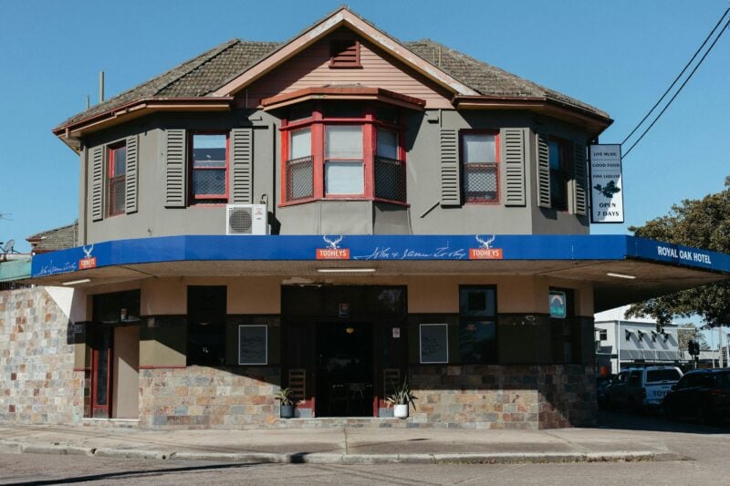 Exterior of The Oak Tighes Hill