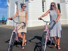 Marie and Laura in front of the Byron Bay Lighthouse