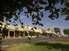 Cowabbie Street, Coolamon