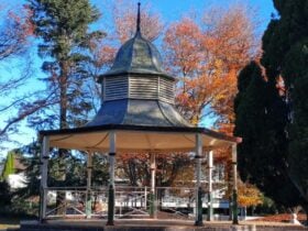 Bowral Historical Walking Tour culminates in beautiful Corbett Gardens