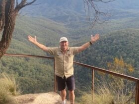 Business owner "Chapo" welcomes you to the Blue Mountains!