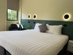 Heritage King Room
