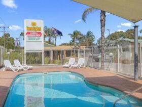 swimming pool at Wintersun Cabin & Caravan Park