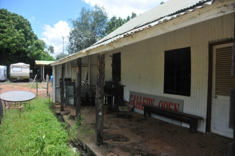 Knotts Crossing store