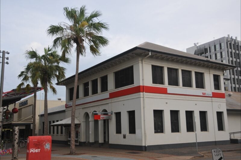Front faÃ§ade of the former Bank from the street.