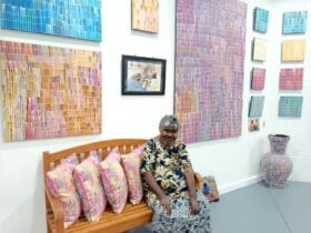 Jeannie visiting her Exhibtion in Alice Springs gallery