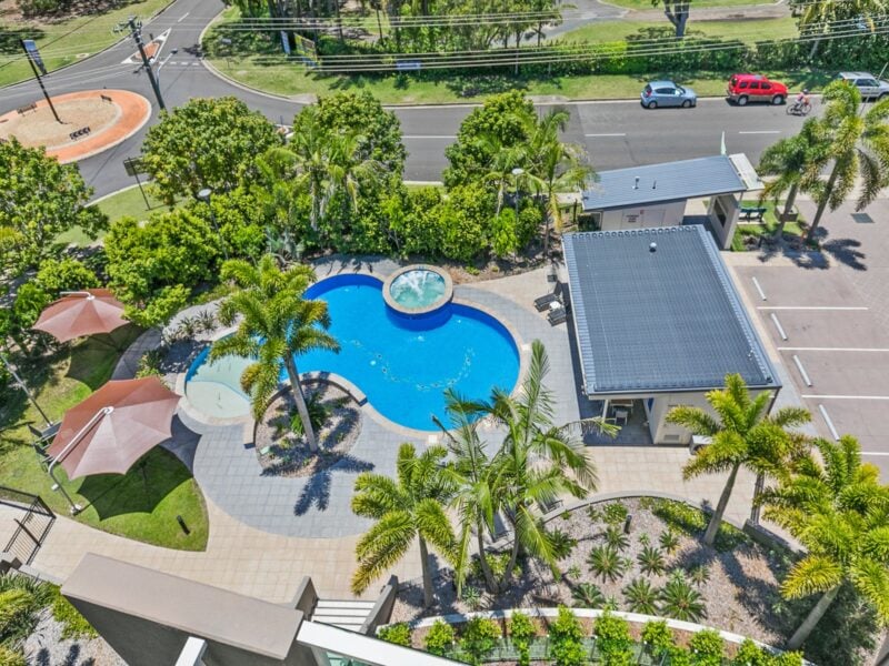 Pool and barbecue area