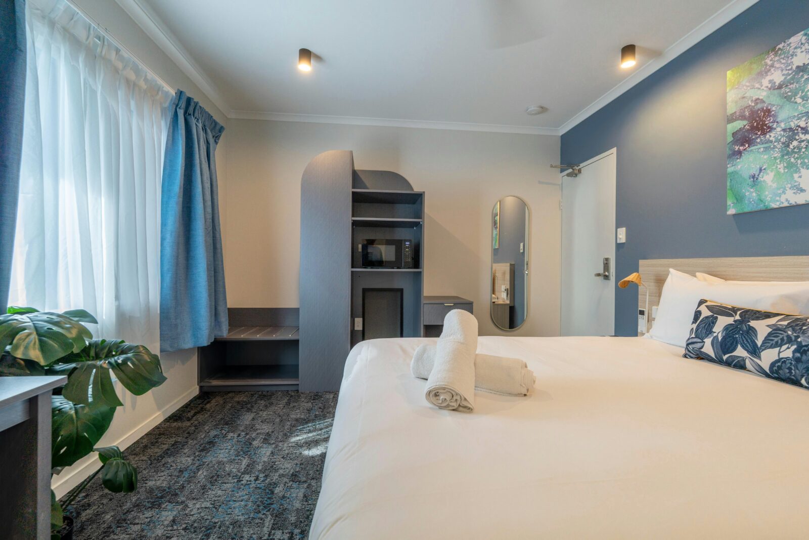 A comfortable queen room with work desk and ensuite â a great choice for solo travellers and couples