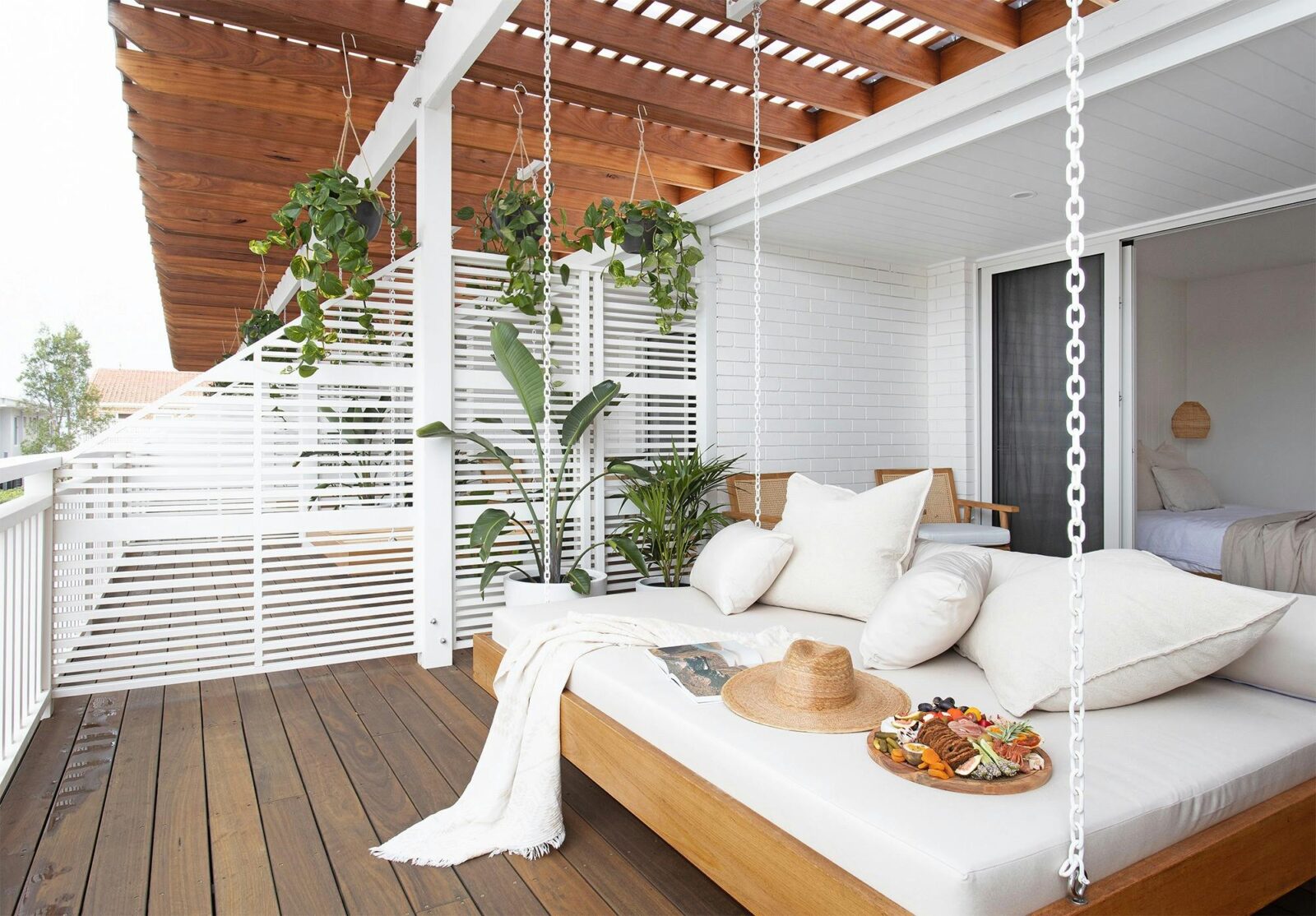 Daybed hanging private deck