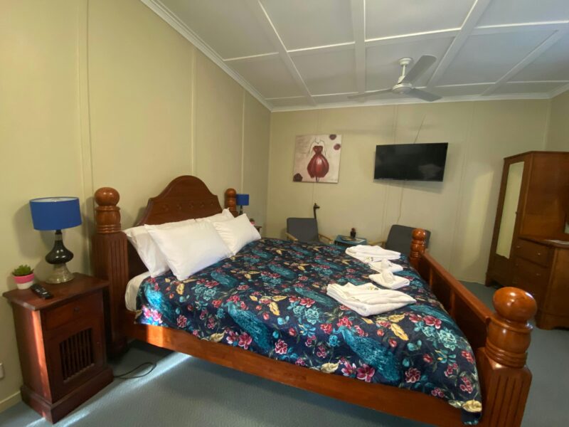 Eungella Chalet Large Room