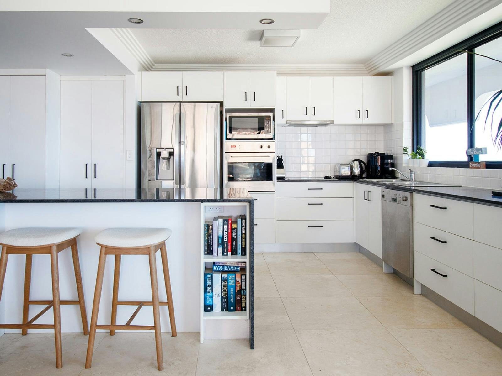 2 bedroom unit in Mermaid Beach - kitchen