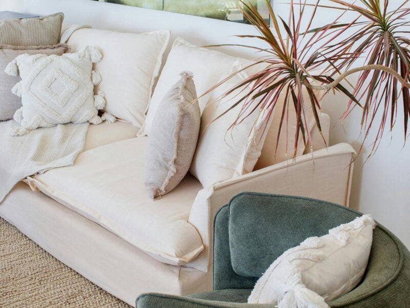 2 bedroom unit in Mermaid Beach - lounge