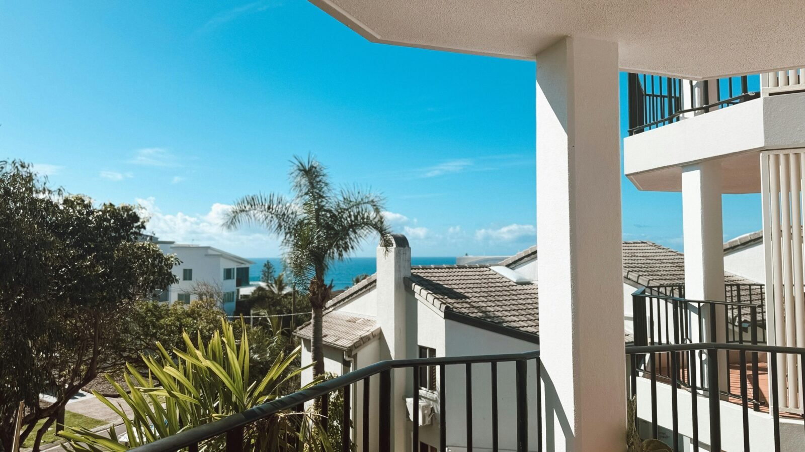 Seaside apartment, north-facing balcony, dine alfresco to make the most of the ocean views.
