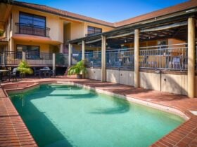 Apartment Pool and Spa