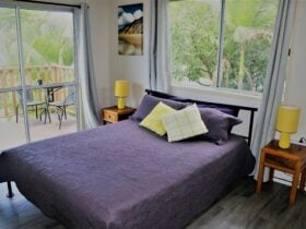 A private room with Queen size Bed and share bathroom facilities