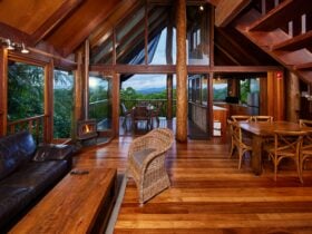Two Bedroom Treehouse - Kitchen, lounge room and dining area overlooking the mountain