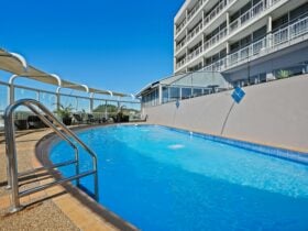 The Gladstone Central Hotel - Swimming Pool