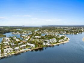 Tides on Noosa Pde located opposite the Noosa River