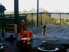 Alfresco dining on Gulloo cabin deck