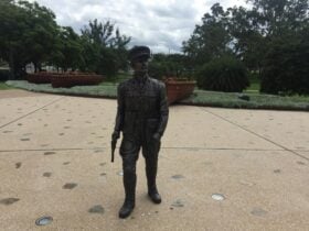 photo showing the statue of Duncan Chapman the first Australian ashore at Gallipoli