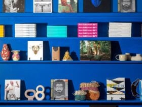 Bookshelf with ceramics and gifts