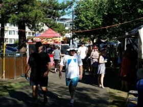 Burleigh Heads crowds