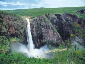 Waterfalls cascxading over gorge , Wallaman Falls.