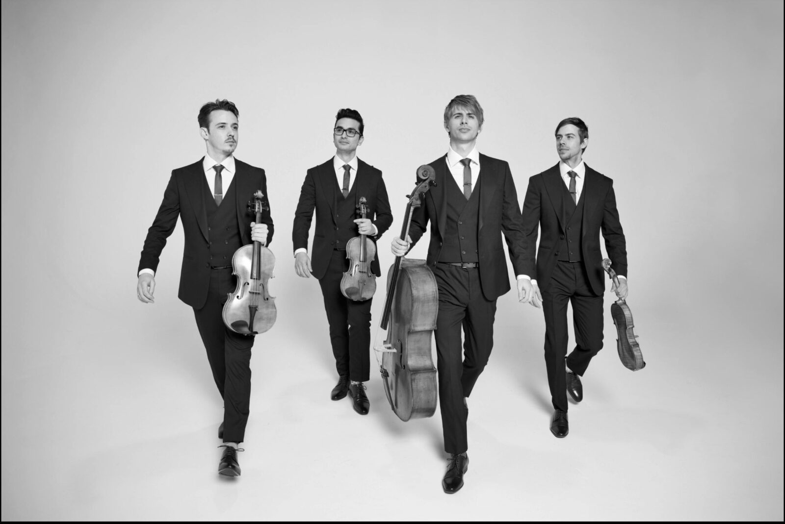 Camerata: Orava Quartet with their instruments