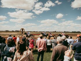 St George Races photo of the crowd