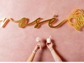 Rosé logo with two scoops of gelato