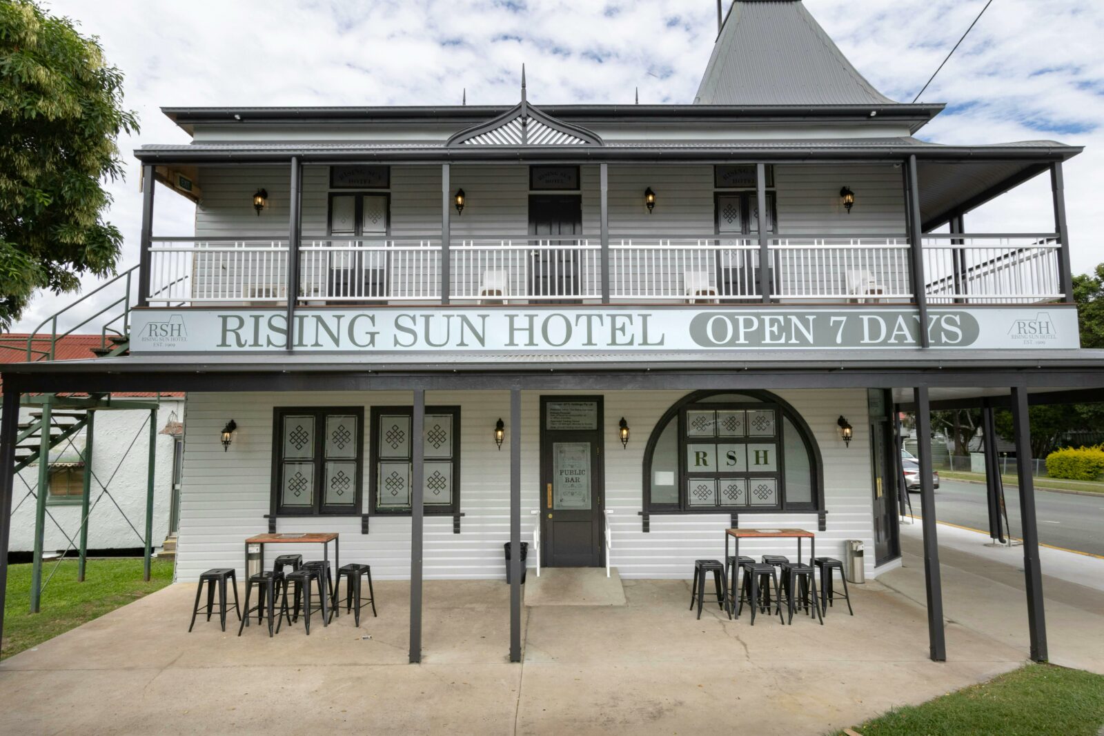 The front view of the Rising Sun Hotel building.
