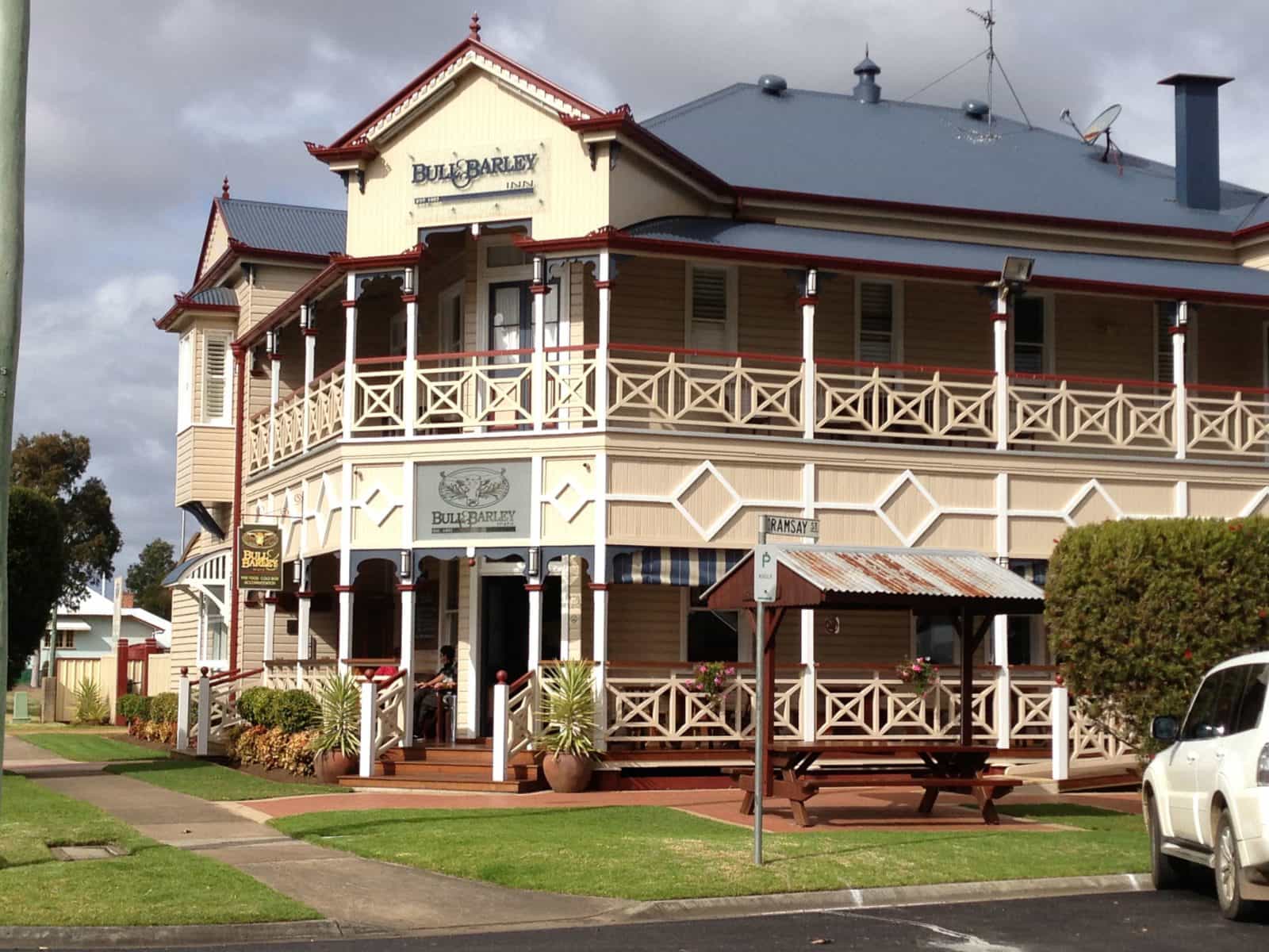 Bull and Barley Inn, Cambooya