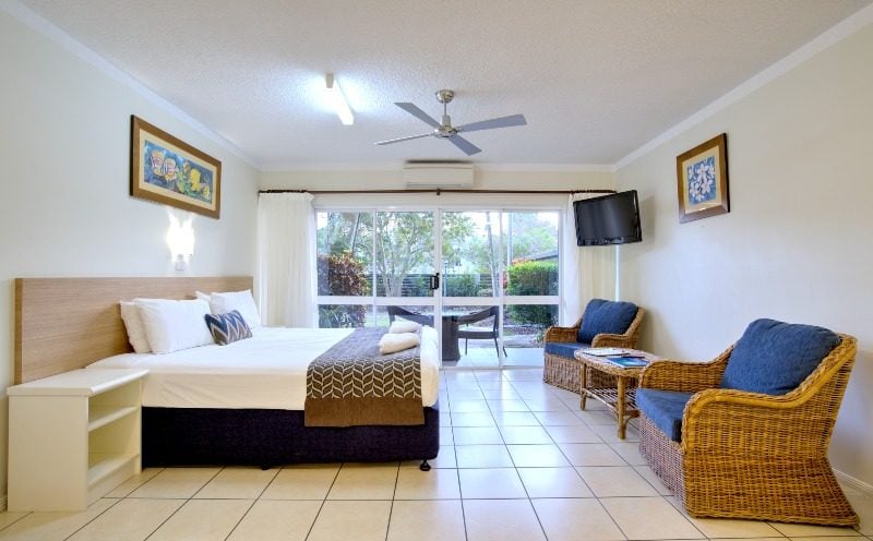 Hibiscus Suite (kitchenette)