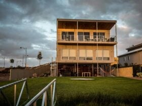 two story elivated holiday home in mannum Waters