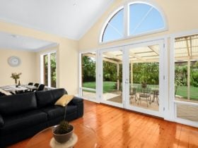 Adelaide Style Accommodation-City and Beach Luxury Home