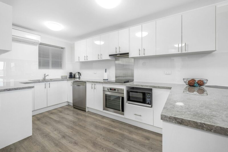 Full kitchen