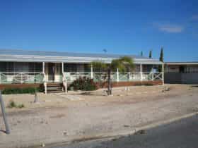 Annies Rest, Tiddy Widdy Beach