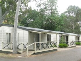 FREE WIFI This cabin is designed for those who want a bit more space & luxury. 3 separate bedrooms -