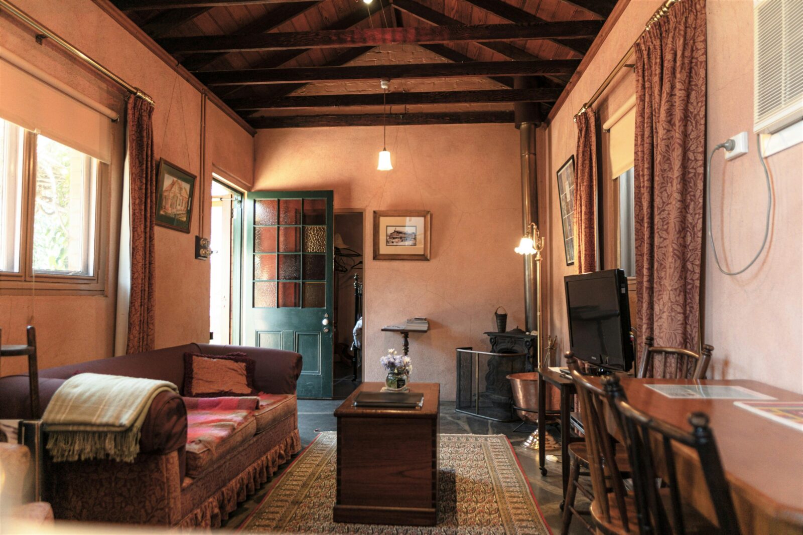 Open floor livingroom and kitchen