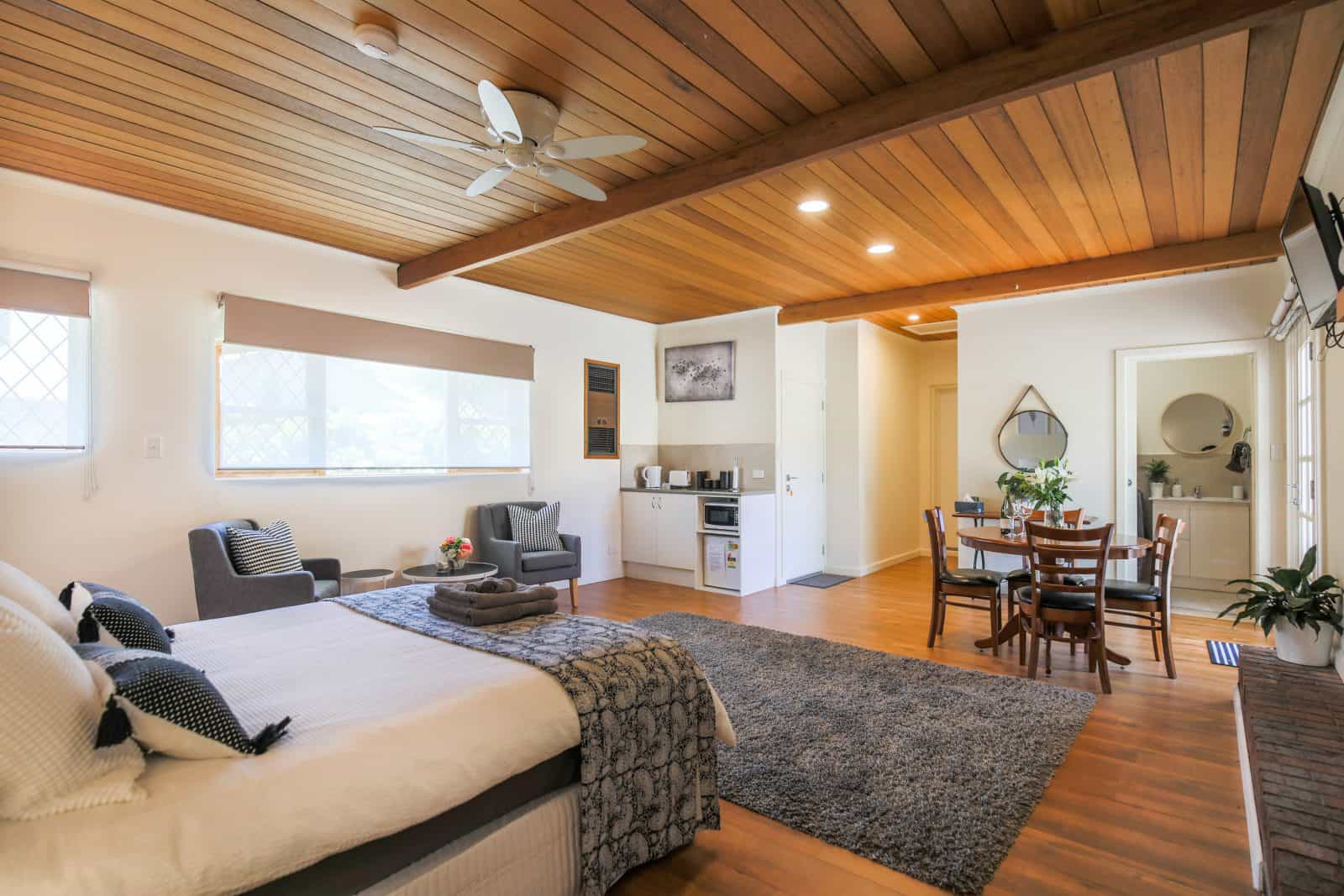 One of the 3 beautiful QS Rooms, all have their own private bathrooms