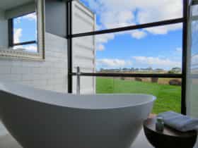 Hotel California Road best top luxury accommodation romantic McLaren Vale winery Inkwell Wines