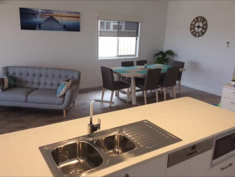 Lounge & Dining Area