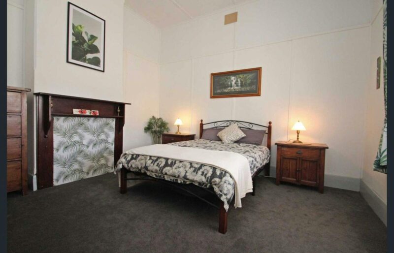 bed 1