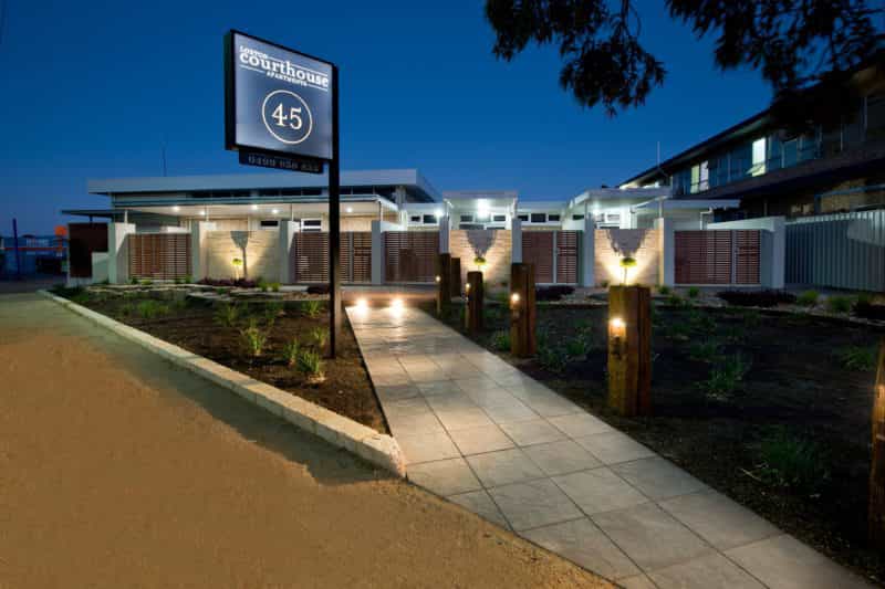 Front of Loxton Courthouse Aparments