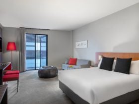 Mantra Hindmarsh Square - Studio Suite