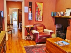 Melbourne Street Mews 2 bedroom 2 spa bathroom Cottage in North Adelaide