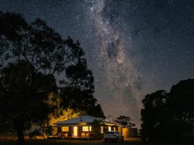 Rabbiters Hut by night