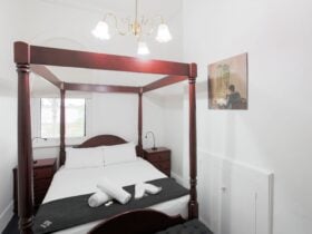 4 poster bed