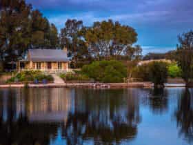 Cupids Cottage - idyllic waterfront setting